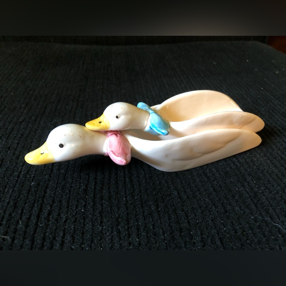 11025 Ceramic Country Goose Nesting Geese Measuring Cups (1 Cup & 1/4 Cup)